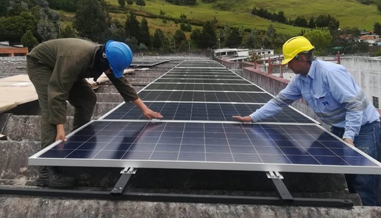 Paneles solares en viviendas, alternativa para enfrentar el riesgo de apagones en Colombia Enelico Energía Solar Ibague, Colombia