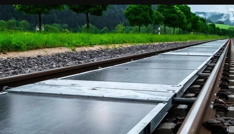 Este país europeo probará la primera vía ferroviaria del mundo que genera energía solar entre los raíles Enelico Energía Solar Ibague, Colombia
