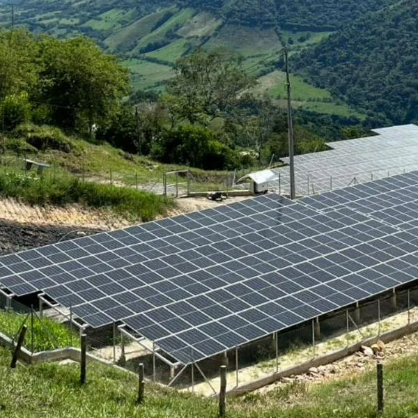 Colombia adjudica 390 MWh-día en primera subasta de energía limpia con almacenamiento y solar fotovoltaica Enelico Energía Solar Ibague, Colombia